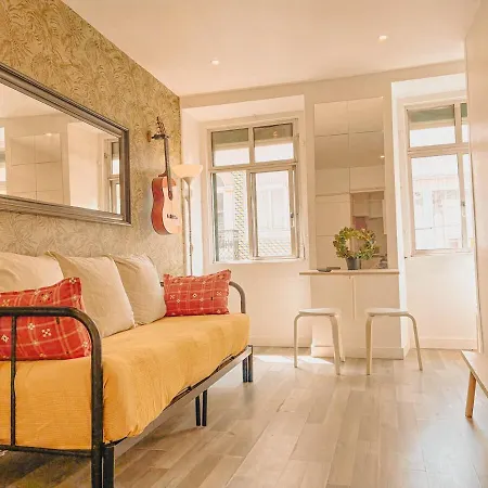 Charming Local Flat Near Sao Bento Palace Apartment *