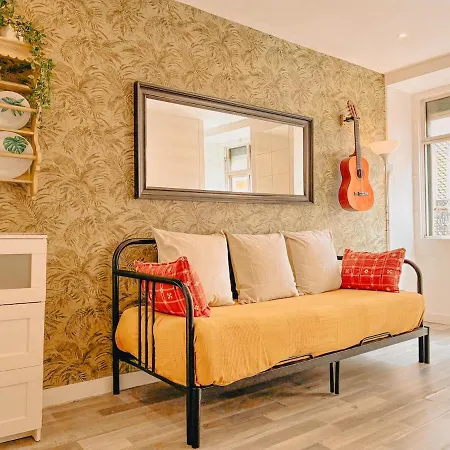Charming Local Flat Near Sao Bento Palace Apartment Lisbon