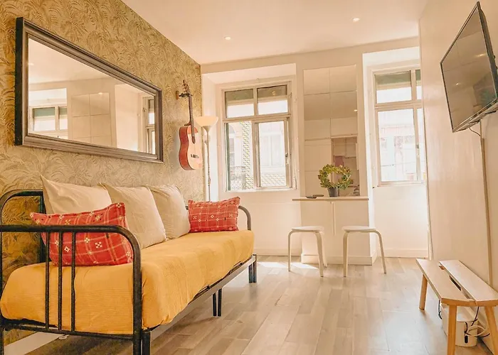 Charming Local Flat Near Sao Bento Palace شقة *