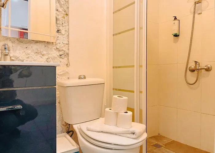 Charming Local Flat Near Sao Bento Palace *