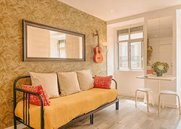 Charming Local Flat Near Sao Bento Palace Lisboa