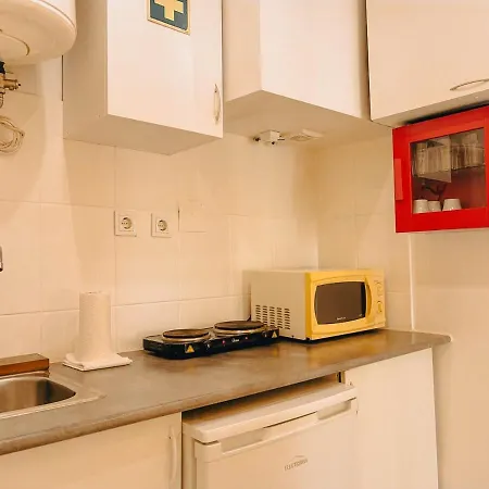 Charming Local Flat Near Sao Bento Palace 아파트 리스본